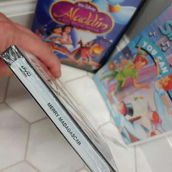 Disney 4 DVD Kids Movie Bundle -Aladdin, Merry Madagascar & Peter Pan Sing Along - Picture 8 of 8